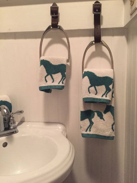 Stirrup Towel Holder, Horse House Decor, Stirrup Decor Ideas, Saddle Decor Ideas, Horse Collar Decor Ideas, Stirrup Decor, Horse Stirrups, Equestrian Bedroom, Horse Room Decor