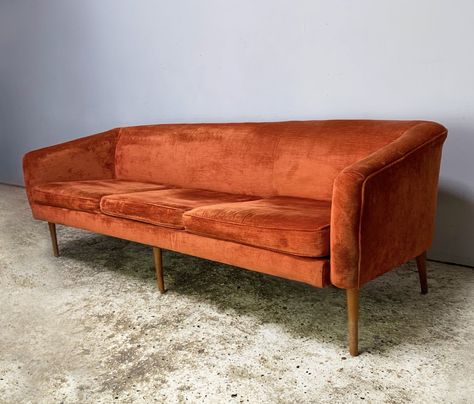 Orange Velvet Couch, Velvet Coach, Orange Velvet Sofa, Vintage Velvet Sofa, Mid Century Interior Design, Vintage Sofas, Salon Suites Decor, Mid Century Interior, Couches For Sale