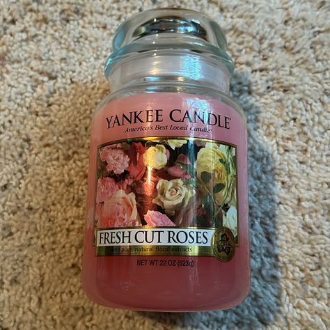 Large Jar Candle. Brand New! Never Burned. 110-150 Hours Burn Time. Smoke And Pet Free Home. Coquette Candles, Yummy Candles, Candle Sugar Cookies, Christmas Candle Jars, Yankee Candle Vanilla, Roses Candle, Yankee Candle Halloween, Unique Candle Scents, Yankee Candle Wax Melts