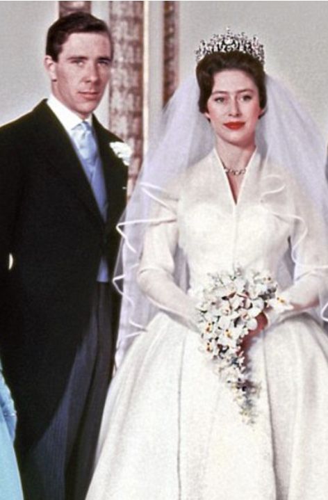 Princess Margaret Wedding, Queen Elizabeth Wedding, Princesa Margaret, Royal Family Portrait, Royal Wedding Gowns, Margaret Rose, Princesa Real, British Family, Royal Family England