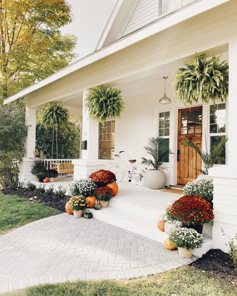 16 Beautiful Fall Porches to Inspire Your Own Fall Porches, Fall Mums, Fall Front Porch Decor, Garden Wallpaper, Fall Front Porch, Fall Outdoor Decor, Front Porch Decorating, Fall Decorations Porch, Fall Front