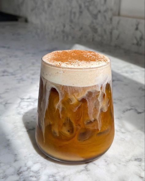 Coffee Macchiato, Iced Drinks Recipes, Aesthetic Drinks, Toffee Nut, Americano Coffee, Coffee Board, Afternoon Coffee, Coffee Obsession, Medium Roast Coffee