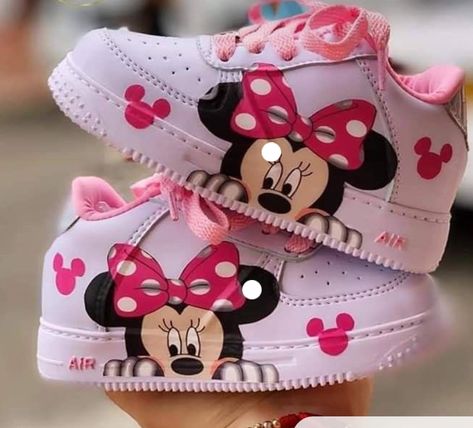 Custom Baby Shoes, Kid Birthday Outfits, Minnie Mouse Birthday Outfit, Minnie Mouse Birthday Party Decorations, Minnie Mouse Birthday Decorations, Minnie Mouse Shoes, Minnie Mouse Birthday Cakes, Custom Sneakers Diy