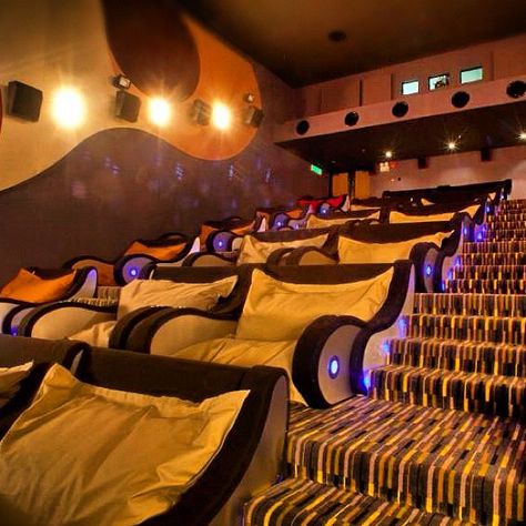 Movie Theatre Seats, Movie Theater Rooms, Home Theater Room Design, Theater Room Design, Home Cinema Room, At Home Movie Theater, Movie Theatre, Home Theater Rooms, Home Theater Design