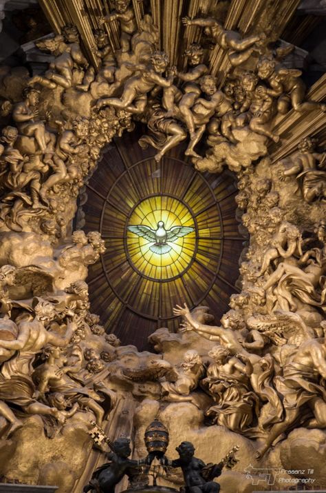 Basilica di San Pietro, Vatican City State Vatican City Aesthetic, Italian Chapel, Vatican Art, Jesus Background, Church Aesthetic, Prehistoric Wildlife, Baroque Art, Jesus Christ Images, Church Architecture