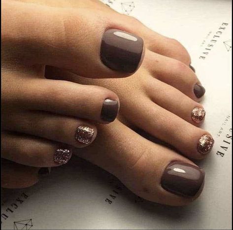 Nail Design At Home, Pedicure Trends, Toe Nail Designs For Fall, Pedicure Design, Fall Toe Nails, Fall Pedicure, Pedicure Designs Toenails, Pedicure Colors, Gel Toe Nails