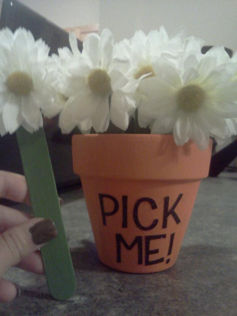 Pick Me! - different way to choose students for centers, questions, etc. Each student's name will go on one of the popsicle sticks. Pick a stick from the flower pot. then hot glue a single flower to each one. Pick Sticks Classroom, Equity Sticks Ideas, Student Name Sticks, Popsicle Stick Names Classroom, Name Sticks For Classroom, Classroom Name Sticks, Prek Centers, Western Classroom, Student Accountability