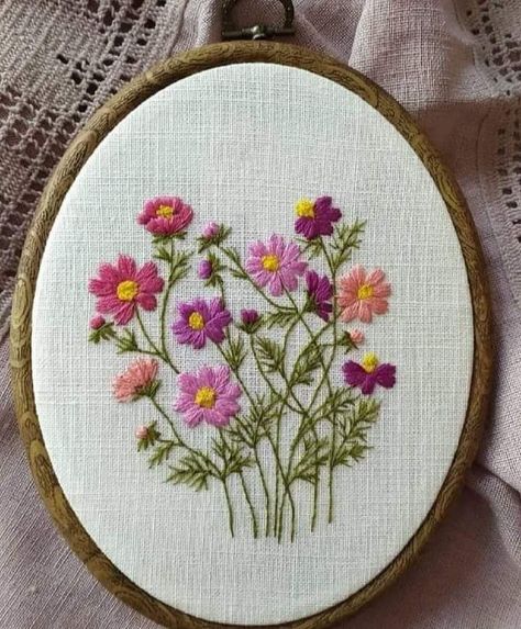 Embroidery Hoop Art Diy, Clothes Embroidery Diy, Simple Hand Embroidery Patterns, Miniature Embroidery, Pretty Embroidery, Hand Embroidery Patterns Flowers, Diy Embroidery Patterns, Basic Embroidery Stitches, Hand Embroidery Tutorial