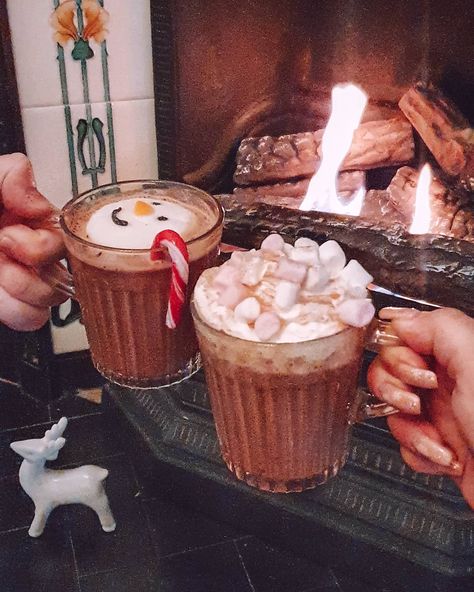 Cosy PJ's & hot chocolate in front of the fire Boxing Day bliss! How cute is this snowman face marshmallow?! Hope you've all had a lovely day doing nothing . . . #livingroom #livingroomdecor #livingroomdesign #homeinspiration #homeinspo #homedecor #homestyle #homerenovation #victorianhouse #victorianterrace #victorianrenovation #victorianstyle #myunicornlife #myhome #myperiodhome #myhomevibe #myhomestyle #decor #interiordesign #interiors #interiordecor #miltonkeynes #darlingweekend #darlin Drinking Hot Chocolate Pose, Hot Cocoa Fireplace Aesthetic, Aesthetic Hot Chocolate Pictures, Hot Chocolate Aesthetic Cozy Night, Victorian Renovation, Vintage Blog, Doing Nothing, Snowman Faces, December 26th