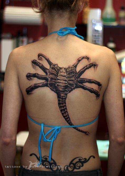 face hugger tattoos by robert witczuk Face Hugger Drawing, Yautja Tattoo, Face Hugger Tattoo, Facehugger Tattoo, Xenomorph Facehugger, Predator Tattoo, Tattoo Therapy, Face Hugger, Alien Stuff