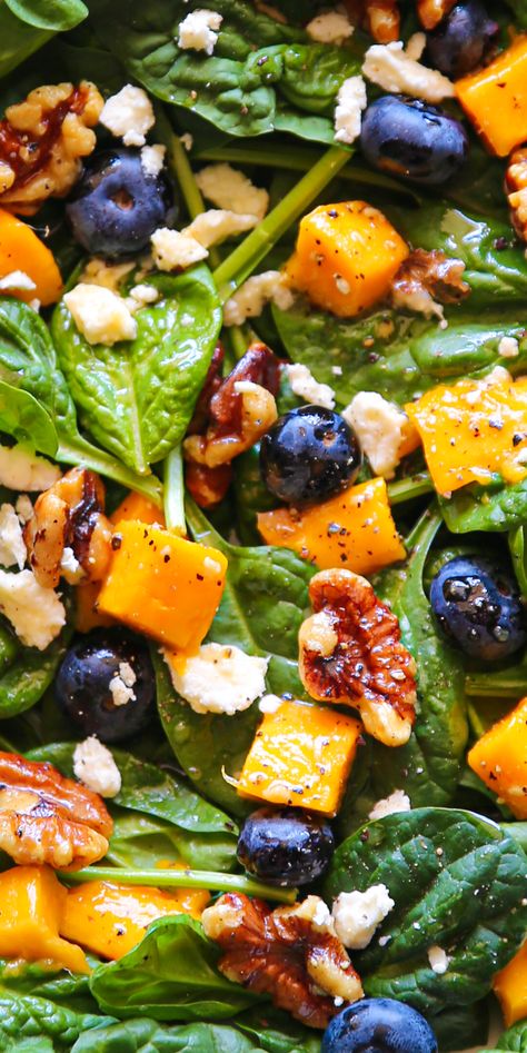 Mango and Blueberry Salad with Spinach, Walnuts, and Feta Cheese - close-up photo. Salad With Blueberries, Salad With Spinach, Bunny Food, Blueberry Salad, Appetizers Ideas, Plats Healthy, Fresh Salad Recipes, Honey Mustard Dressing, Lemon Honey