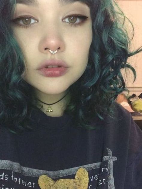 Spiderbite Piercings, Look Grunge, Scene Hair, Pastel Hair, Dye My Hair, Grunge Hair, Green Hair, Smokey Eye, Blue Hair