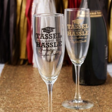 Cheers to the Graduate! Tasty Mocktails for Your Graduation Party -Beau-coup Blog Champagne Flute Favors, Graduation Champagne, Party Champagne, Graduation Party Gifts, Personalized Champagne Flutes, College Graduation Parties, Champagne Party, Graduation Party Supplies, Congratulations Graduate