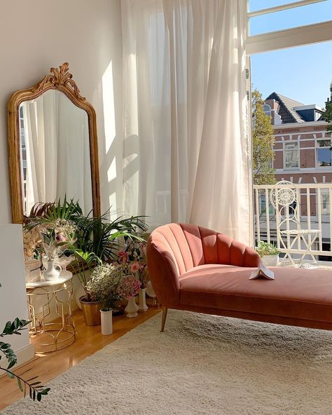 Summer Living Room Decor, Fake Scenarios, Summer Living Room, Balcony Doors, Autumn Days, Apartment Style, Dream Apartment, Instagram Summer, Elle Decor