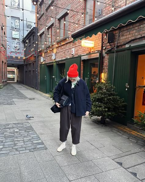 Kat Atkinson🧣 on Instagram: "Belfast Day 1! Absolutely Baltic ❄️ but beautiful. So glad I got to visit @envoyofbelfast finally. Wearing: @johnlewis Kin Jacket @ymclondon shirt, trousers and scarf via @0wlst0re @novesta trainers @rubycreagh bag" Minimalist Winter Outfit, Winter Dress Outfits, Style Crush, Casual Winter Outfits, Mom Outfits, Winter 2023, Belfast, Alternative Fashion, Get Dressed