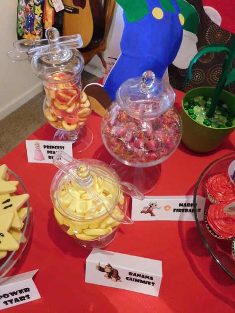 Mario Party Candy Table, Mario Candy Table Ideas, Princess Peach Candy Table, Super Mario Candy Table, Peach Dessert Table, Birthday Party Candy Table, Princess Peach Party, Peach Birthday, Super Mario Bros Party