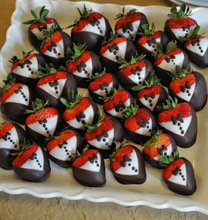 Wedding Strawberries, Wedding Treats, Covered Strawberries, Party Treats, Wedding Desserts, Chocolate Covered Strawberries, Wedding Food, Wedding Planners, Here Comes The Bride