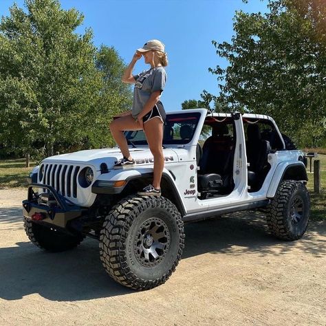 Jeep Photoshoot, Jeep Driving, White Jeep Wrangler, Jeep Wrangler Girl, Jeep Pictures, Jeep Baby, Badass Jeep, Jeep Photos, White Jeep