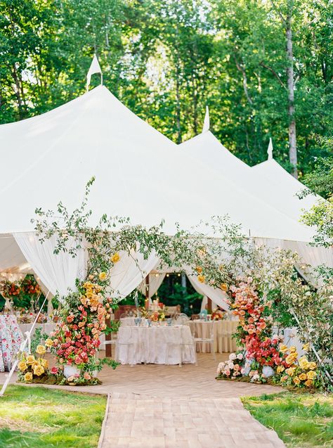 Wedding Ideas 2024, Spring Garden Wedding, Wedding Tent, Outdoor Wedding Reception, Garden Party Wedding, Charming Garden, Wildflower Wedding, Tent Wedding, Flowers Wallpaper