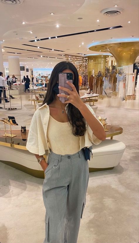 Kuwait Outfit Ideas, Kuwait Style Fashion Outfits, Kuwait Summer Outfits, Summer Outfits Kuwait, Kuwaiti Girl Outfit, Bahrain Clothes, Modest Outfits Jeans, Khaleeji Outfits, Kuwait Outfits