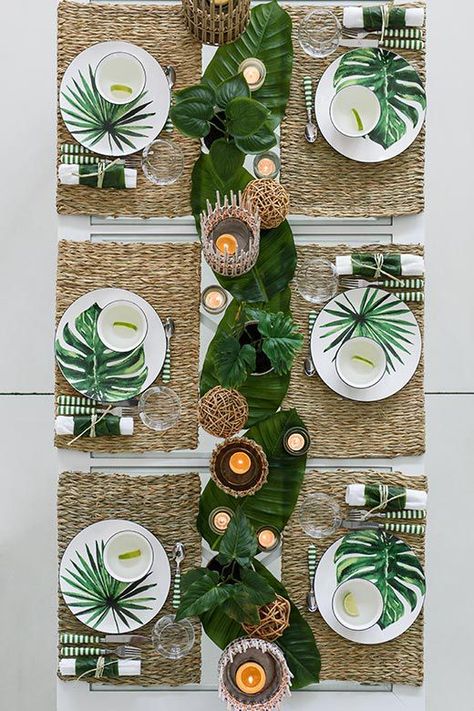 Tropical wedding reception table decor place setting tablescapes and plates | how to use greenery tropical leaves to decorate wedding table. SAVE this gorgeous inspiration table>> Tropical Wedding Reception, Wedding Reception Table Decorations, Reception Table Decorations, Tafel Decor, Vintage Tropical, Summer Tables, Wedding Reception Tables, Tropical Party, Tropical Theme