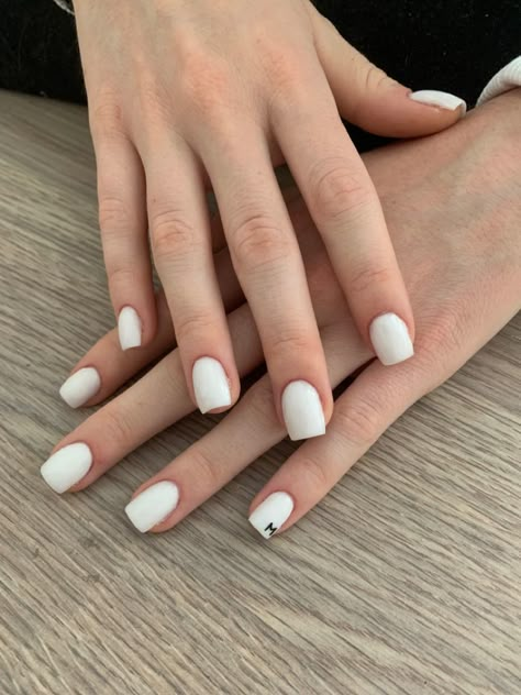 Cute Short Milky White Acrylic Nails, Nails With Initials On Them Short, Nails For Medical Professionals, Short Nails With Initials On Them, Initial Nails Boyfriend Short, White Nails With An Initial, Initial Nails Short, Nails With Initials Short, Simple Nails With Initials