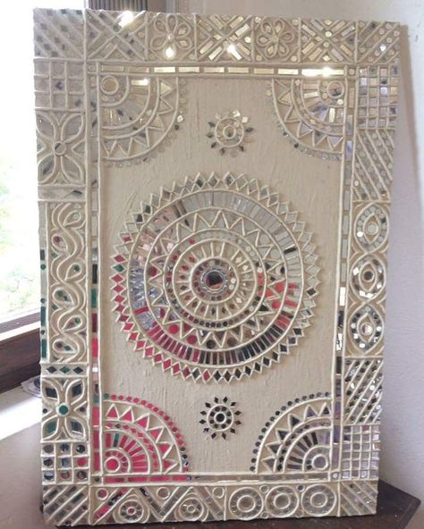 lippan art Mirror Work Ideas, Nameplates Design Ideas For Home, Lipan Art Mirror Work, Lippan Art Work, Lipan Art, Painted Mirror Art, Mural Art Design, Rajasthani Art, Art Mirror