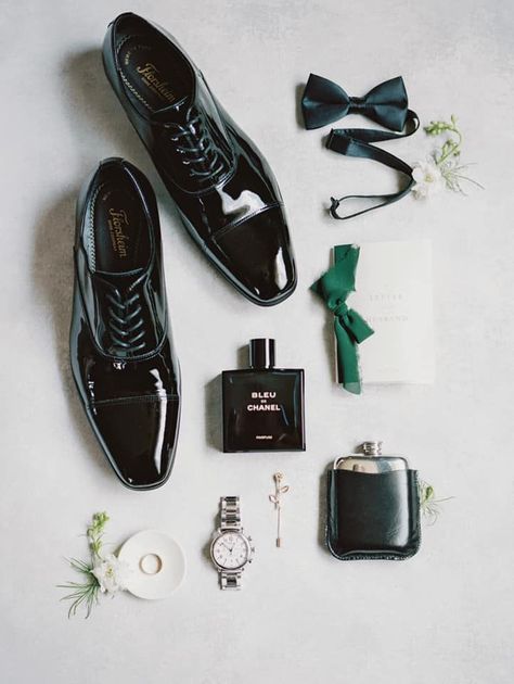 Wedding Accessories Photography, Wedding Preparation Photos, Wedding Photography Detail Shots, Groomsmen Wedding Photos, Pose Pengantin, Groom Prep, Wedding Flatlay, Wedding Flat Lay, Wedding Detail Shots