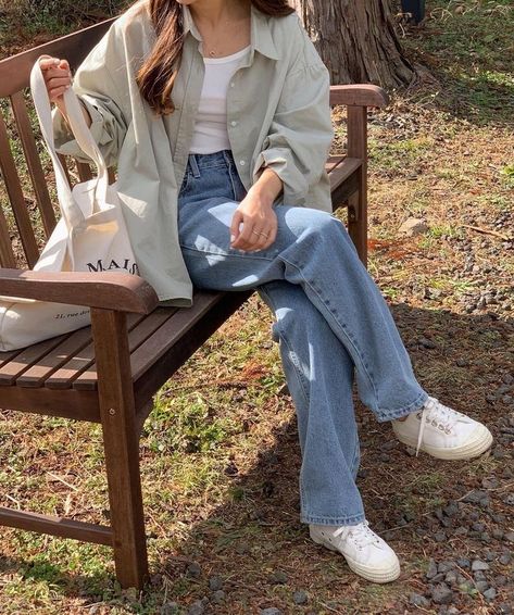 Cute summer outfit casual chic Korean Autumn Outfit, 00s Mode, Casual College Outfits, Uni Outfits, Korean Casual Outfits, Everyday Fashion Outfits, Casual Day Outfits, Easy Trendy Outfits, Beauty And Fashion