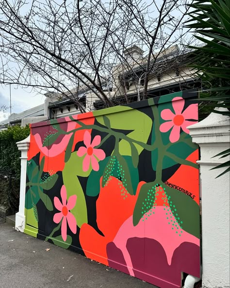 Details from new favourite 🌿 📍Client | @parkerbuildingmelbourne 👍🏼Paint @duluxaus weather shield exterior #ladieswhopaint #heynicemurals #terracemural #melbournemurals #mural #brightmural #backyard #terracerenovation #hoarding #botanicalmural #newbuild #hoardingmural #buildershoarding #murals #muralart #northmelbourne #parkerbuilding #parkerbuildingmelbourne Hand Print Mural, Garden Mural Outdoor Wall Art, Backyard Mural, Garage Mural, Wildflower Mural, Outdoor Mural, Edward Sharpe, Mural Tropical, Exterior Murals