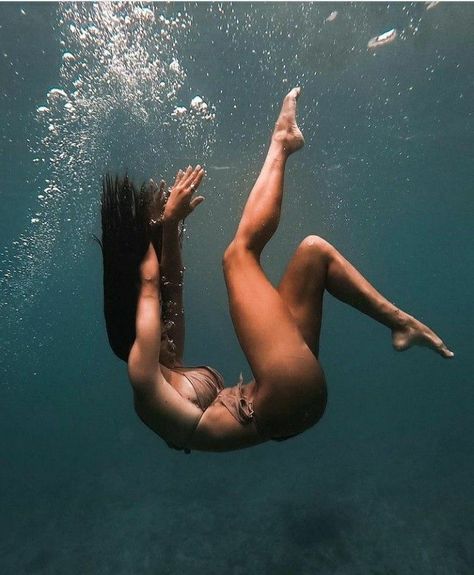 Underwater Drawing, Underwater Portrait, Women's Diving, Water Shoot, Underwater Pictures, Underwater Painting, Perspective Photography, Girl In Water, Portrait Photography Women