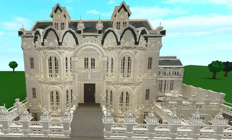 Bloxburg Fancy Mansion Exterior, Bloxburg Elegant Mansion Exterior, Blox Burg Mansion Layout, Roblox Victorian House, Castle Ideas Bloxburg, Old Money Mansion Bloxburg, Blocksburg Castle, Bloxburg Old Mansion, Castles Bloxburg