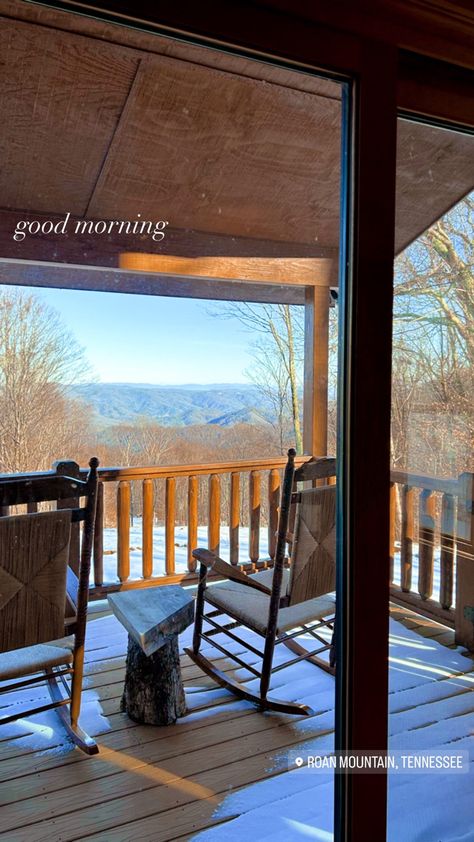 Cabin Retreat Aesthetic, Cabin In Woods Aesthetic, Country Winter Aesthetic, Mountain Cabin Ideas, Cabin Honeymoon Ideas, Gatlinburg Aesthetic, Christmas Cabin Aesthetic, Gatlinburg Tennessee Aesthetic, Tennessee Life Aesthetic