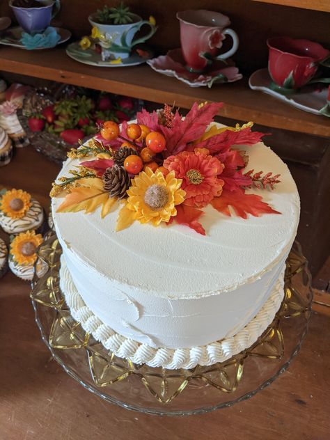 This is a faux cake with cream colored frosting and topped with a variety of autumn decorations. So pretty for Fall! It is beautiful on a decorative cake stand in a kitchen, or as a photo prop for a Fall photo shoot. Non-edible. Cake measures 8 inches in diameter and 4 inches high. About the size of a double layer cake. Please remember, each item is handmade. While every effort is made to ensure consistency, please expect some slight natural variation between finished products. Do not immerse in Cake Autumn, Thanksgiving Sweets, Prop Cake, Half Sheet Cake, Double Layer Cake, Food Fall, Faux Cake, Cake Stand Decor, Fall Cake