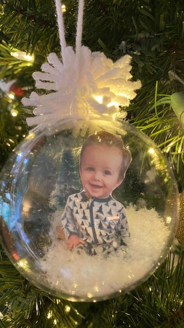 Diy Infant Christmas Ornaments, Clear Christmas Ball Ornament Ideas Snow, Toddler Christmas Ornament Craft, Kids Picture Ornament Craft, Infants Crafts, Dyi Christmas Ornaments, Diy Christmas Crafts For Kids, Infant Crafts, Highlight Of My Day