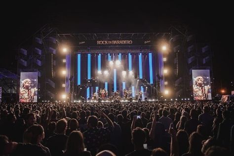 Tras dos años de pandemia, los recitales vuelven a la presencialidad para alegría de los fanáticos que estaban ansiando el regreso de la música en vivo. En este contexto, Rock en Baradero no es la excepción, pues se acaba de anunciar que la séptima edición de este festival se llevará a cabo el viernes 18 […] Ver más noticias en Indie Hoy. Musica Rock, Vision Board, Festival, Fan, Concert