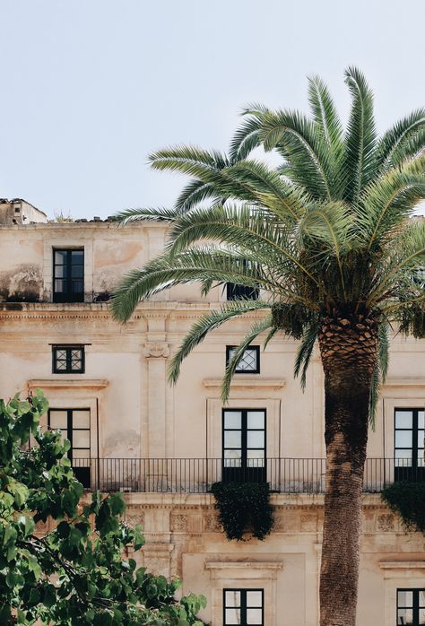 Guide to Noto. Villas available exclusively through The Thinking Traveller. Noto Italy, Sicily Architecture, Sicily Italy Architecture, Valley Of The Temples Sicily, Sicily Italy Aesthetic, Noto Sicily, Syracuse Sicily, Rock The Kasbah, Sicily Streets