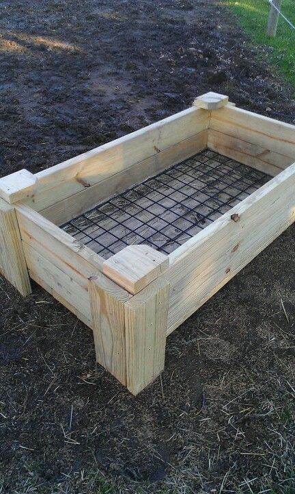 DIY slow feeder for horses, made with treated 2x6s and a metal grate Diy Hay Feeder For Horses, Diy Horse Tack, Horse Slow Feeder, Hay Feeder For Horses, Goat Feeder, Horse Feeder, Horse Nutrition, Barn Hacks, Horse Shelter