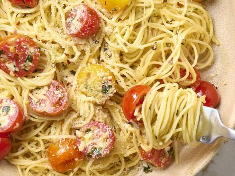 My 7-Ingredient Angel Hair Is the Best Pasta Dinner You'll Make All Summer (It's Seriously Incredible) — Kitchn Best Pasta Dinner, Summer Garden Pasta, Pasta With Cherry Tomatoes, Garden Pasta, Marinated Tomatoes, Salmon Potato, Best Pasta, Lasagna Pasta, Lunch Appetizers