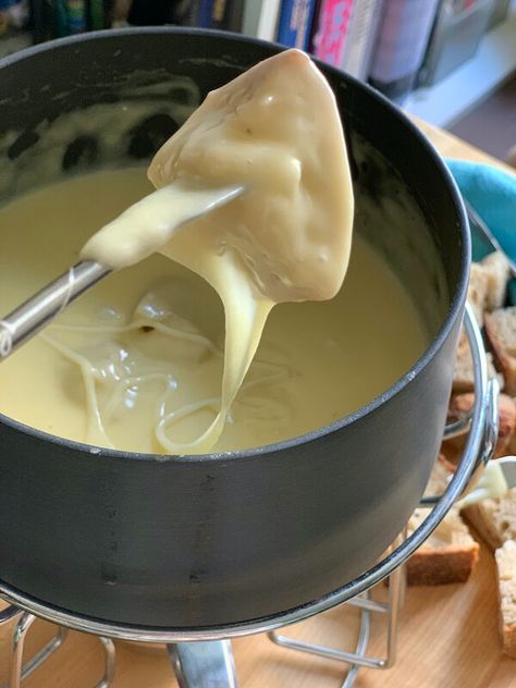 Swiss Fondue Recipe Gruyere Cheese, German Cheese Fondue Recipe, German Fondue, Gouda Cheese Fondue, Swiss Fondue Recipe, Cheese Fondue Recipes, Swiss Cheese Fondue Recipe, Literary Recipes, Fondue At Home