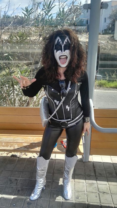 Kiss Costume Halloween, Kiss Halloween Costumes, Kiss Costume, Kiss Band, Canvas Art Painting, Makeup Art, Fancy Dress, Halloween Ideas, Eyeliner