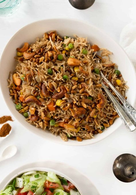 Nut Rice Recipe, Rice With Nuts And Raisins, Cashew Rice Pilaf, Rice With Nuts Recipes, Cashew Rice, Lebanese Rice, Pilaf Rice, Rice With Beans, Brown Rice Pilaf