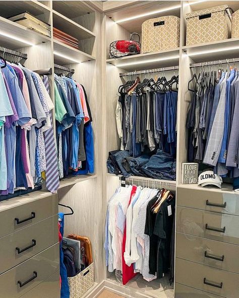 California Closets Tampa Bay on Instagram: "There is no better feeling than when a new install is complete and all of the items are displayed. Having the maximum space for everything in your closet is a dream come true 💕 * * * * * #closetmakeover #closetorganizer #closetgoals #hisandhersclosets #walkincloset #dreamcloset #stpeterealestate #stpetersburgfl #designingbetterlives #homeimprovementprojects #organizedcloset #inspireddesign #functionalstorage #functionaldesign #customhomedesign #storag California Closets, Custom Furniture Design, St Petersburg Fl, Custom Storage, Closet Makeover, Closet Goals, Custom Home Designs, A Dream Come True, Functional Storage