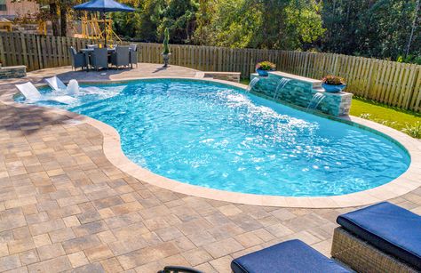 Casa Rock, Ideas De Piscina, Small Inground Pool, Kleiner Pool Design, Inground Pool Designs, Inground Pool Landscaping, Dream Backyard Pool, Pools Backyard Inground, Pool Shapes