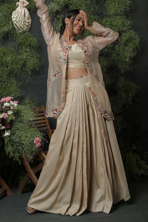 Golden Wedding Dress, Diwali Outfit, Embroidery Neckline, Classy Blouses, Lehenga Designs Simple, Potli Bag, Traditional Indian Dress, Beige Silk, Pakistani Fashion Party Wear