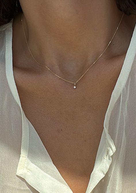 white diamond textured link necklace– CCNY Gold Teardrop Necklace, Classy Everyday Jewelry, Minimalist White Jewelry, Gold Necklace With Diamond, Simple Elegant Necklace, White Gold Diamond Necklace, Jewelry Necklace Simple, Jewelry White Gold, Custom Chain