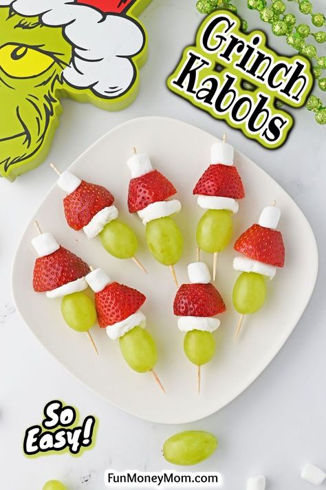 These Grinch kabobs are a simple and healthy holiday snack that you can make in minutes. Perfect for both kids and adults, these fun Christmas bites are sure to become one of your go-to holiday treats! Christmas Snack Board For Kids, Grinch Snacks, Grinch Fruit, Christmas Bites, Grinch Fruit Kabobs, Grinch Kabobs, Holiday Healthy Snacks, Grinch Ideas, Cute Grinch