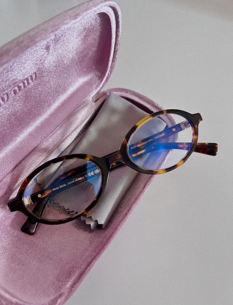 Glasses Miumiu, Miumiu Aesthetic, Glasses Aesthetic, Miu Miu Glasses, Glasses Inspiration, Accessory Inspo, Pink Aura, Cool Glasses, Stylish Glasses