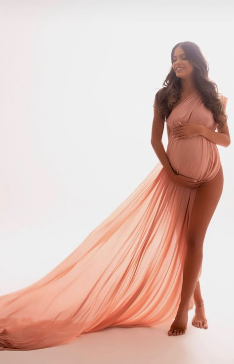 Maternity Shoot Dresses, Maternity Gown Photography, Maternity Shoot Outfit, Studio Maternity Shoot, Maternity Studio Photoshoot, Studio Maternity Photos, Pregnancy Photos Couples, Maternity Photography Poses Couple, Maternity Photography Studio