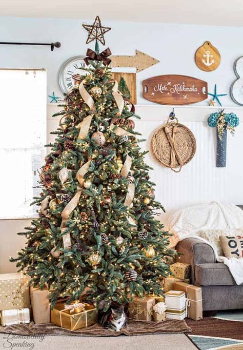 Rustic Christmas Trees that'll Inspire | MountainModernLife.com Luxe Christmas, Christmas Abbott, Country Christmas Trees, Tree Theme, Rustic Luxe, Glam Christmas, Farmhouse Christmas Tree, Christmas Tree Inspiration, Rustic Christmas Tree